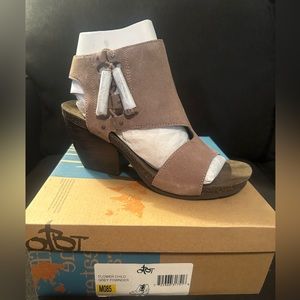 OTBT Flower Child- Grey Pownder- size 8.5